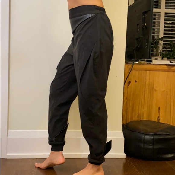 Very unique pants - Picture 6 of 9